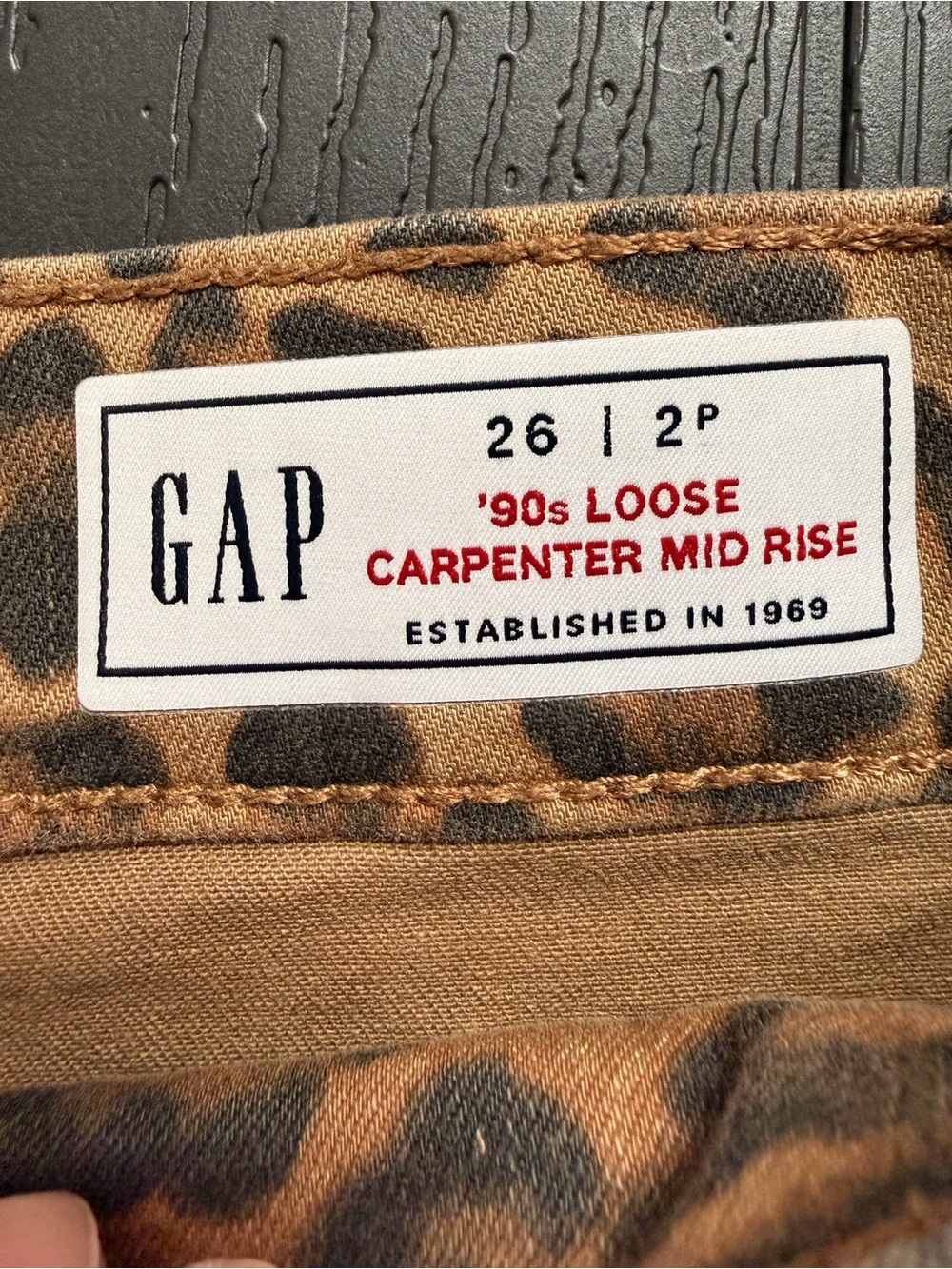 GAP Women's Leopard-Print Casual Jeans in Brown and Black - Picture 2 of 3